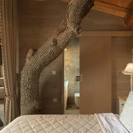 Stolidi Mou Treehouse